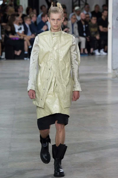 Look 12